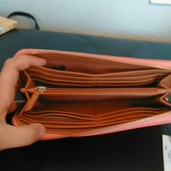 NWT FOSSIL VDAY ZIP CLUTCH HEARTS wallet - Picture 3 of 3